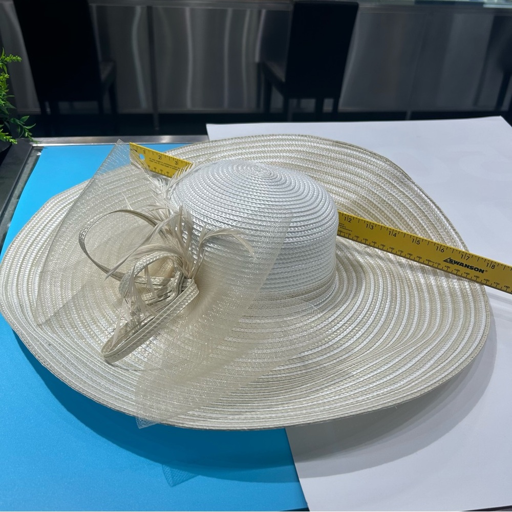 Large White and Creamy Derby Hat.